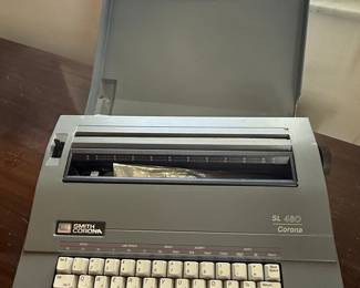 Smith Corona SL 480 Electric Typewriter