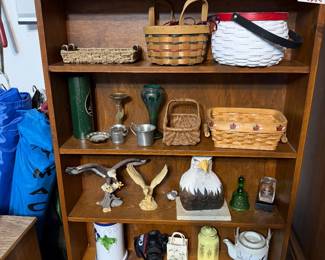 Assortment of decor and baskets 