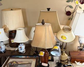 Assortment of lamps 