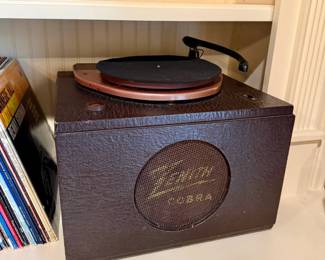 $400 - Vintage Zenith Cobra Record Player 