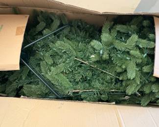 7.5’ Pre Lit Christmas Tree 