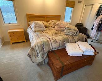 Bassett King Size Bed 