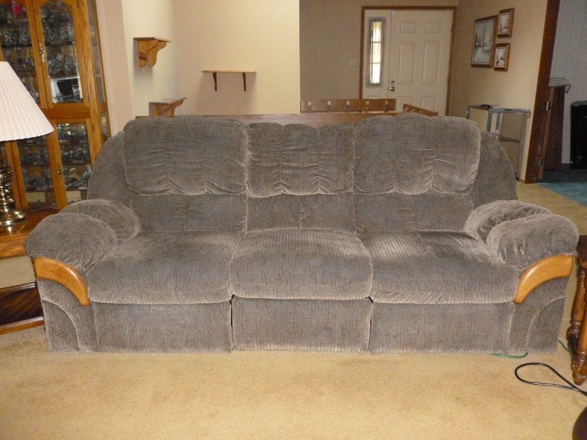 Really nice sofa that's more brownish than the photo shows