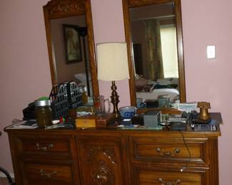 Dresser w/mirrors