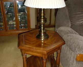end table, brass lamp