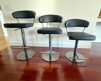 ADJUSTABLE COUNTER-STOOL. / BLACK VINYL. FABRIC 21.3"W x 23"D x 34 H