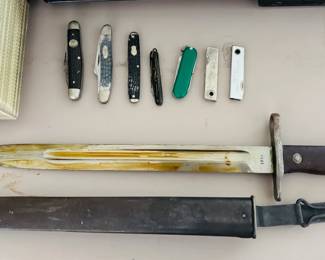 WWI Bayonet / Misc. Pocket knives
