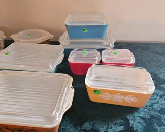 Pyrex with lids