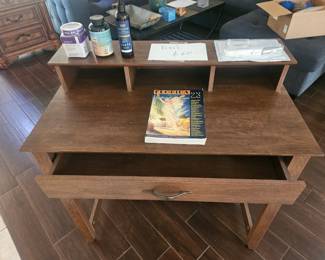 Very nice and streamlined desk $50