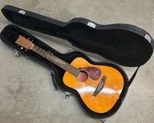 Yamaha FG-Junior JR1 Acoustic Guitar w/ Gator Hard Case