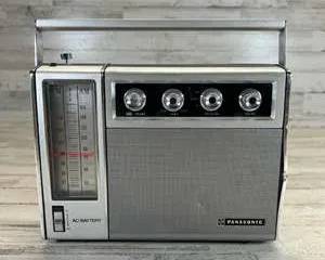 Vintage Panasonic AM/FM Portable Radio AC Battery Retro 1970s Silver Transistor Radio