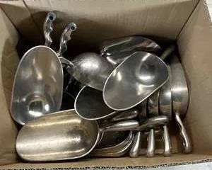 Commercial Aluminum Grain Feed Scoop Lot Farm Barn Utility Scoops