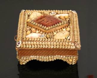 VICTORIAN SHELL ART SEWING/TRINKET BOX