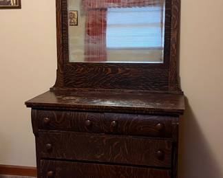 EARLY 1900’S AMERICAN EMPIRE STYLE DRESSER WITH A TIGER OAK FINISHe-