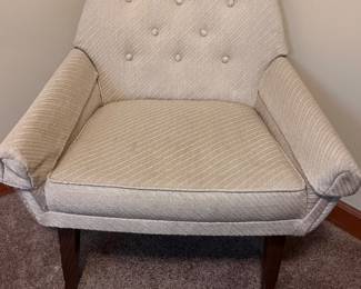 MID CENTURY CHAIR
