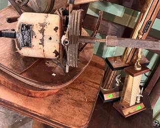 GEM DANDY ELECTRIC CHURN M26B