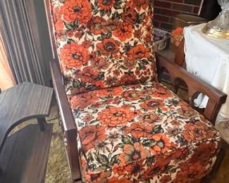RETRO FLORAL CHAIR