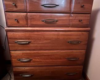 MAPLE CHEST OF DRAWERS 