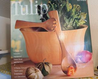 New in box salad bowl