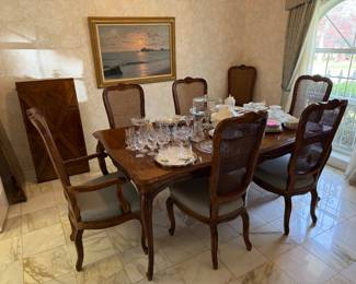 Henredon Country French formal dining table with 8 chairs and 2 leaves