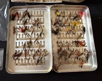 Vintage fishing lures in a Perrine box (2)