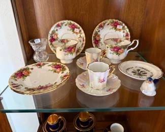 Country Roses Tea Cups and 2 Bread and butter plates