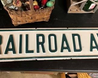 RAILROAD AV. SIGN