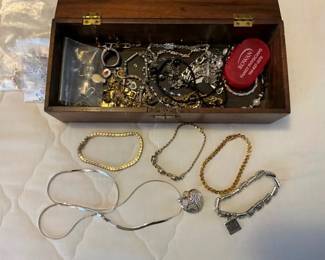 COLLECTION COSTUME JEWELRY
