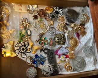 COLLECTION COSTUME JEWELRY