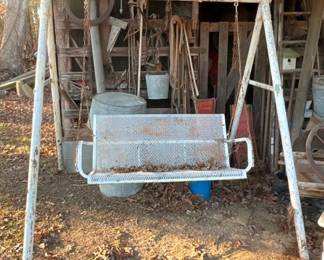 YARD SWING