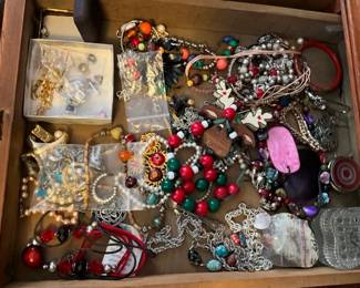COLLECTION COSTUME JEWELRY