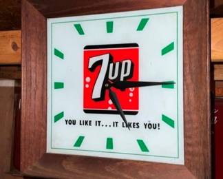 16IN 7UP CLOCK