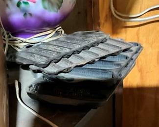 CAST IRON CORN STICK PANS