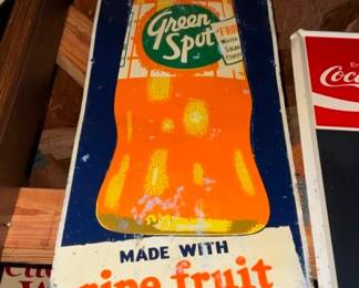 12X36 GREEN SPOT VERTICAL SIGN