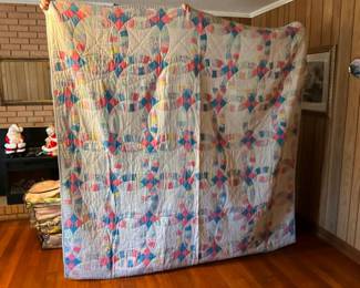 COLLECTION HANDMADE QUILTS