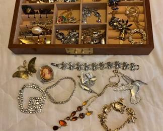 COLLECTION COSTUME JEWELRY