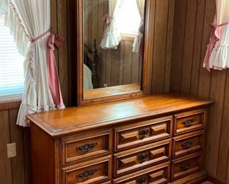 DRESSER W/ MIRROR