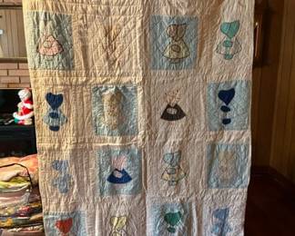 COLLECTION HANDMADE QUILTS