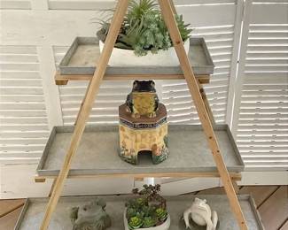 3Tiered Plant Stand With Frogs