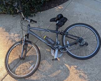 R47 - $100. Trek Navigator 100. 16.5" Mens Bike.