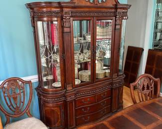 R36 - $950 SET. Universal Furniture China Cabinet & Dining Room Table.