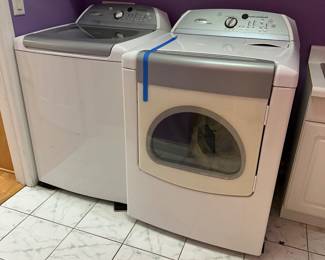 R42 - $250 SET. Whirlpool Top Load Washing Machine Model WTW6600SW2. Whirlpool Model WED6400SW0. Both work! Dryer needs a new latch but the painters tape is working just fine :)