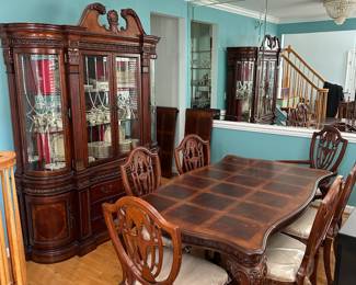 R36 - $950 SET. Universal Furniture China Cabinet & Dining Room Table.
