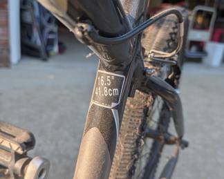 R47 - $100. Trek Navigator 100. 16.5" Mens Bike.