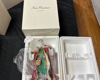 W1 - $15. 1989 Lenox Father Christmas in Box.