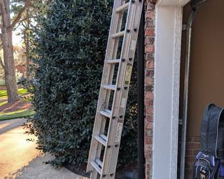 R49 - $80. 16' Extension Ladder. Werner 225# D1216-2.