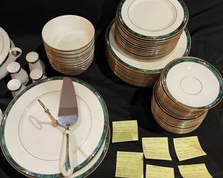 R31 - $650. Lenox Debut Collection "Kelly". Dishwasher Safe. Made in the USA.