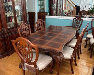R36 - $950 SET. Universal Furniture China Cabinet & Dining Room Table.