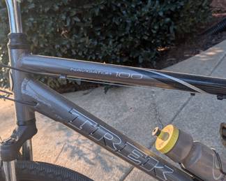 R47 - $100. Trek Navigator 100. 16.5" Mens Bike.