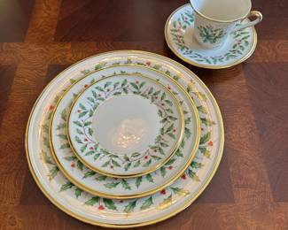R93 - $950. Lenox Holiday. Dishwasher Safe. Made in the USA. 5 Piece Place settings for 14! + serving pieces.